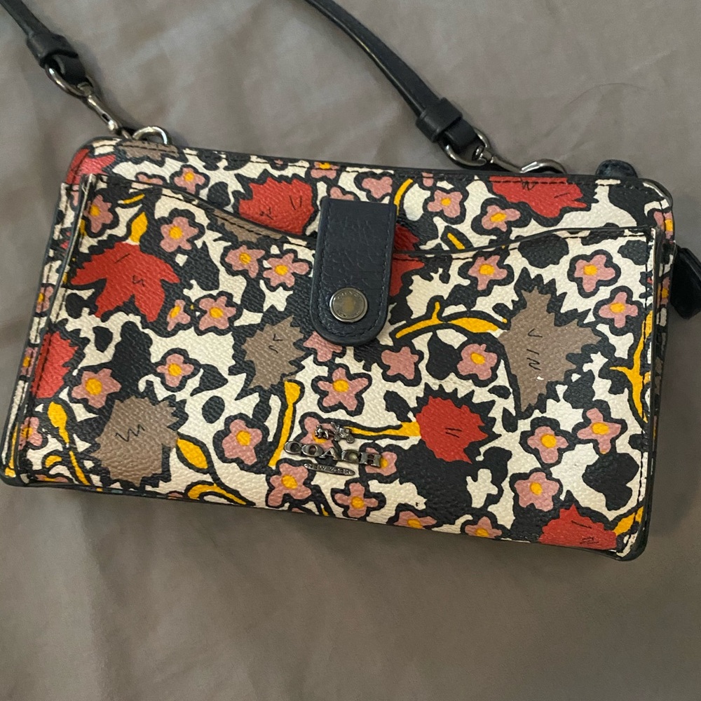 Coach crossbody. Floral print.